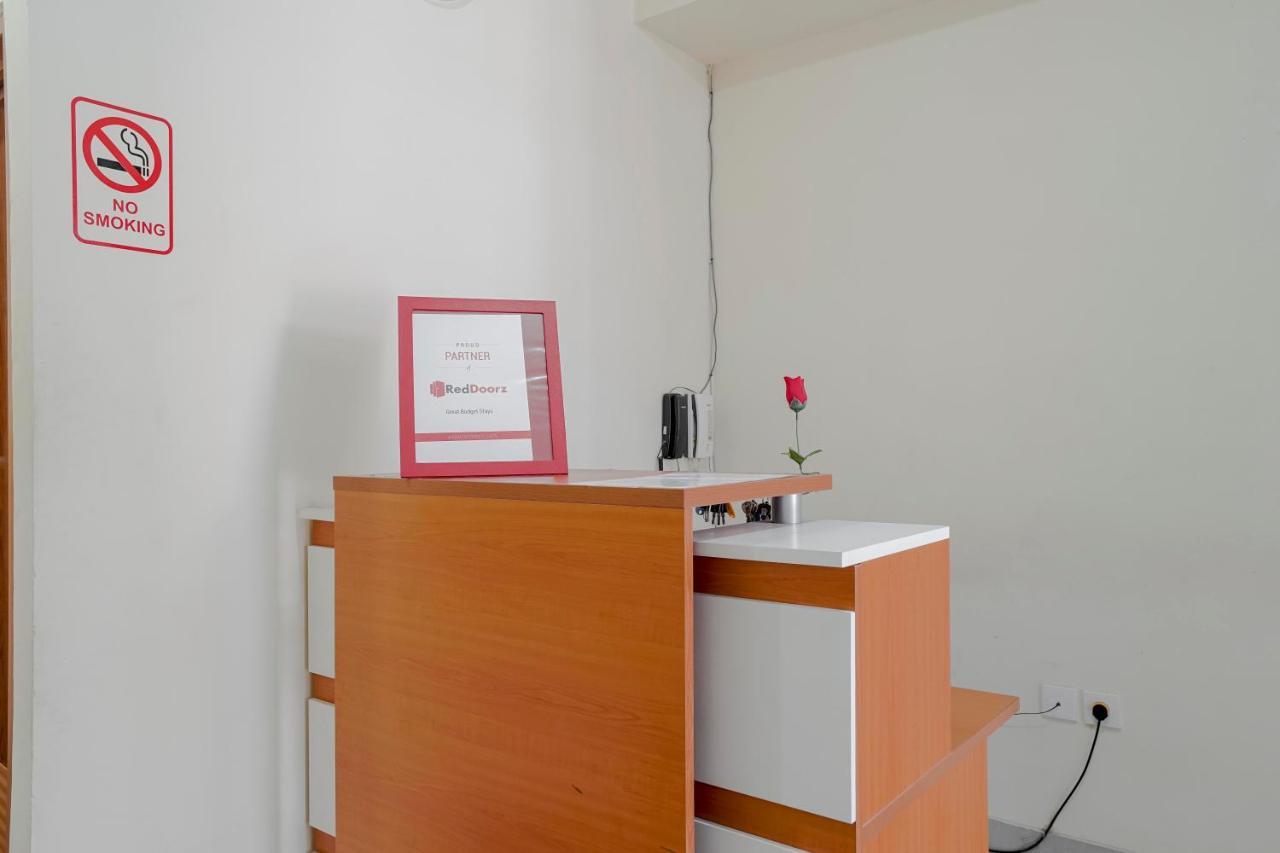 Reddoorz @ Jalan Biak Roxy Jakarta Exteriör bild