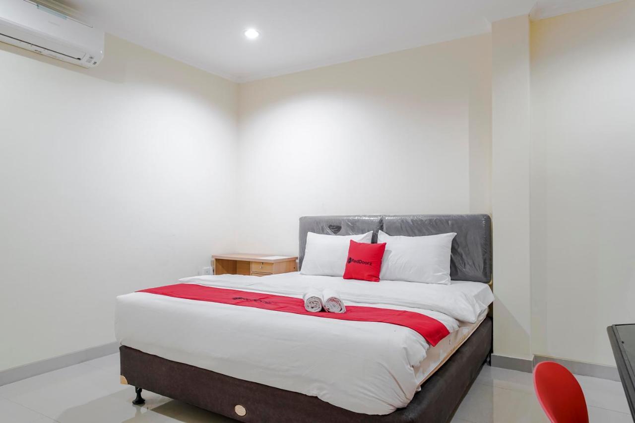 Reddoorz @ Jalan Biak Roxy Jakarta Exteriör bild