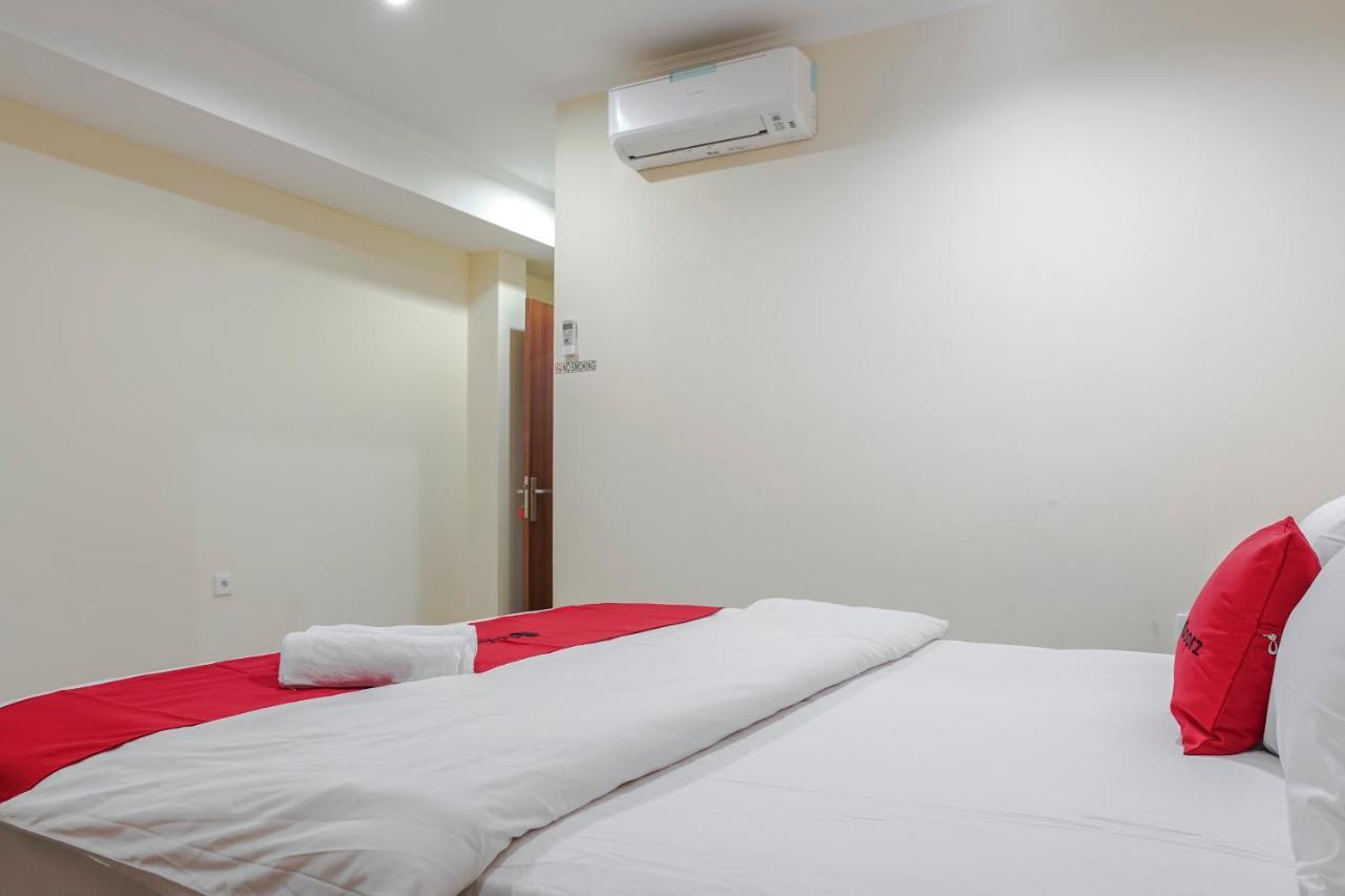 Reddoorz @ Jalan Biak Roxy Jakarta Exteriör bild