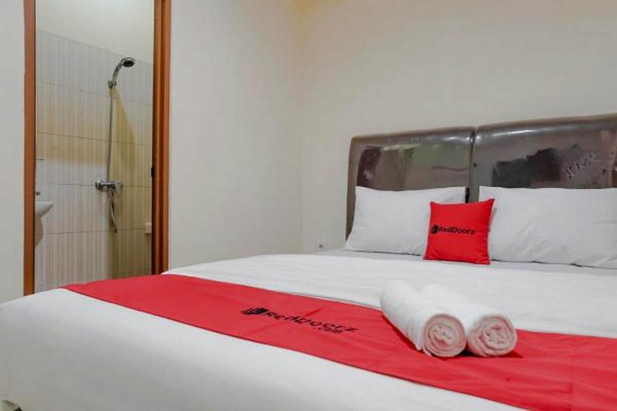 Reddoorz @ Jalan Biak Roxy Jakarta Exteriör bild