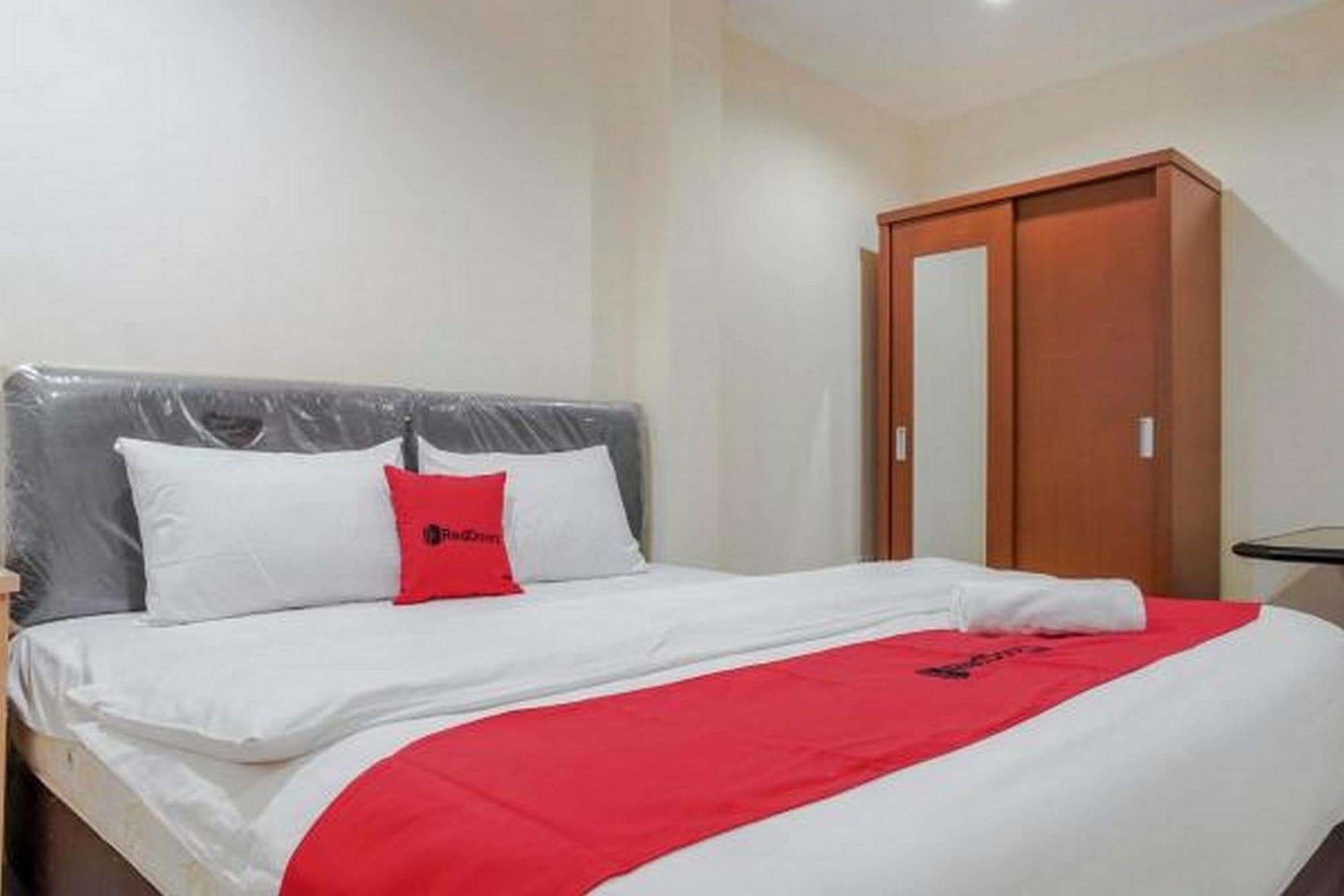 Reddoorz @ Jalan Biak Roxy Jakarta Exteriör bild